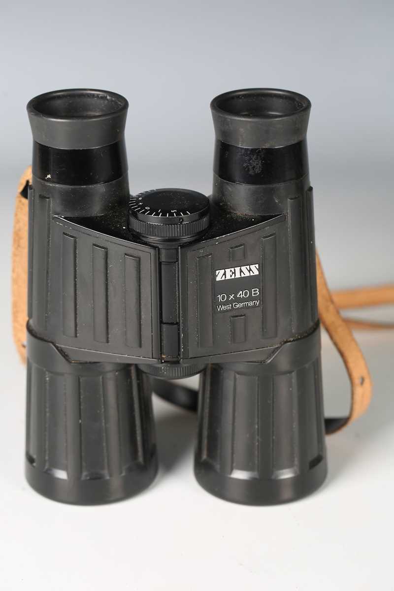 A pair of Zeiss 10 x 40 B binoculars, with outer rubber casing, cased. - Image 2 of 9