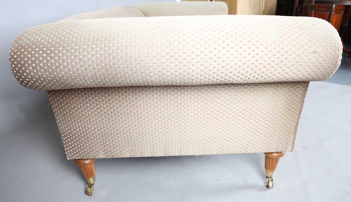 A David Linley scroll arm sofa, upholstered in pink dotted gilt damask, raised on fluted wooden legs - Image 13 of 17