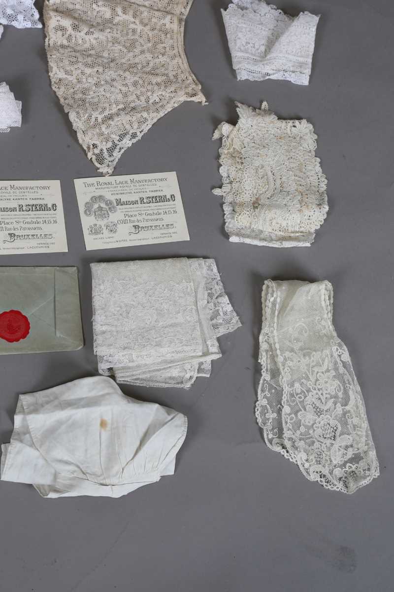 A group of mainly 19th century lace, including an Italian bertha collar, other Brussels collars, - Image 4 of 6