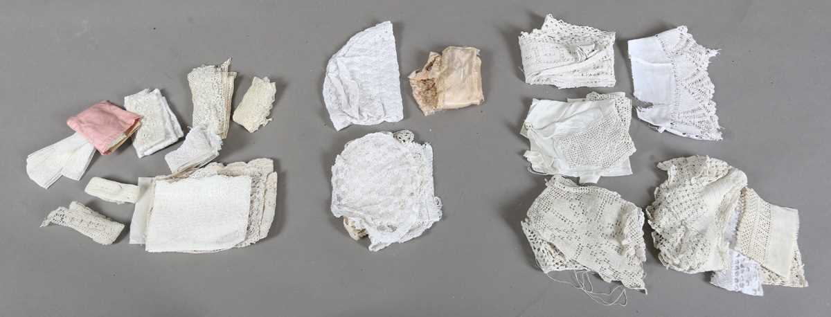 A quantity of whitework and lace, including various pairs of cuffs, flounces, collars and border - Image 10 of 12