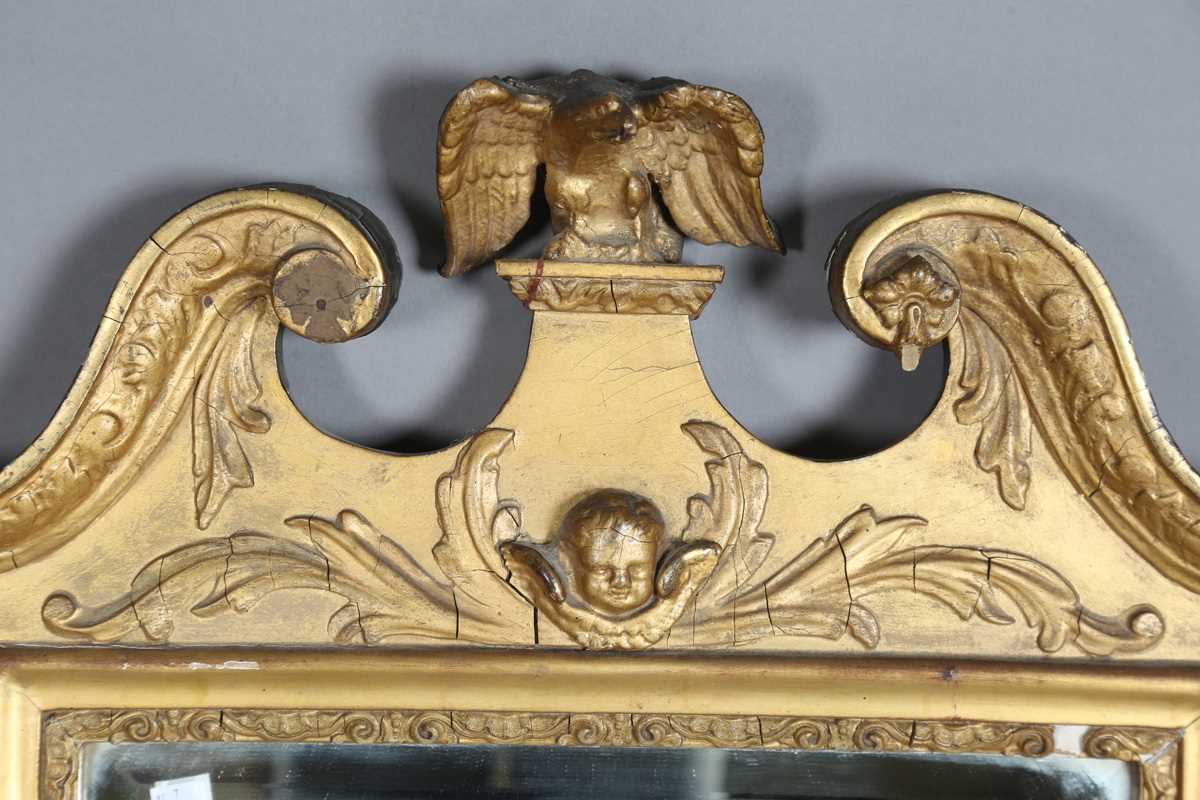 A pair of early 20th century George III style gilt composition wall mirrors, the swan neck pediments - Bild 2 aus 16