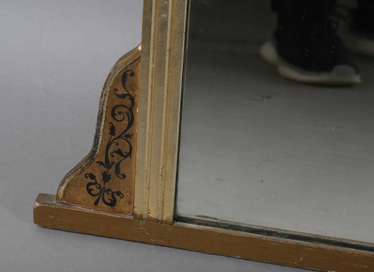 A late Victorian giltwood overmantel mirror with black painted foliate decoration, 140cmm x 121cm. - Bild 6 aus 7