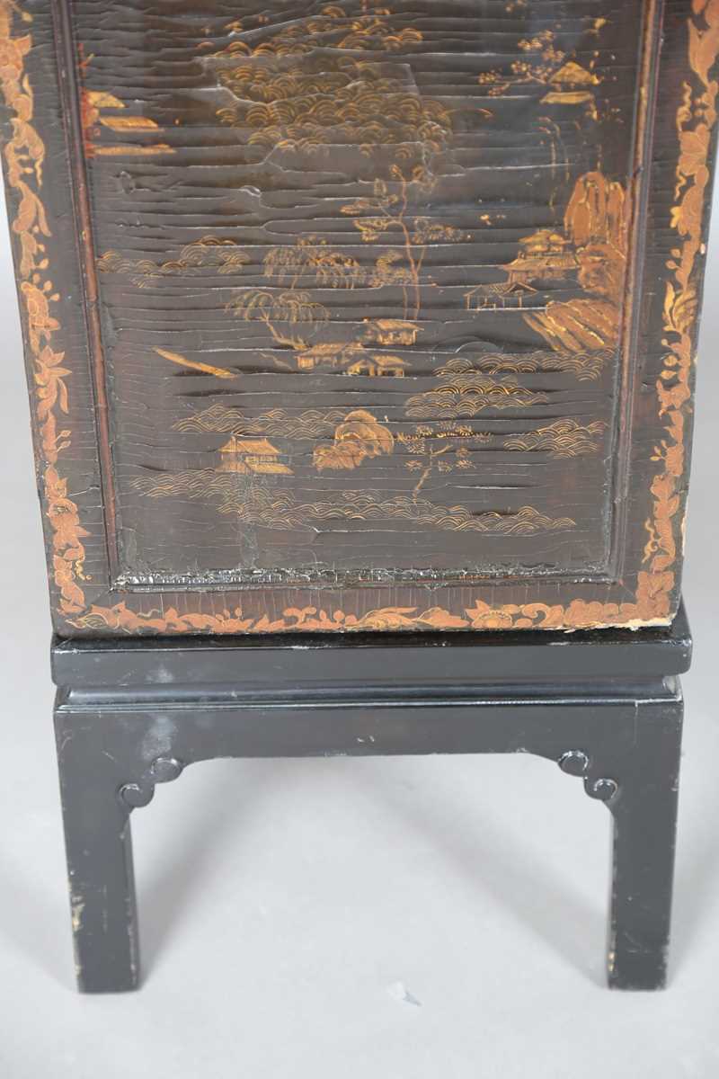 An 18th century Chinese black lacquered collector's cabinet, decorated in gilt with landscape - Image 28 of 28