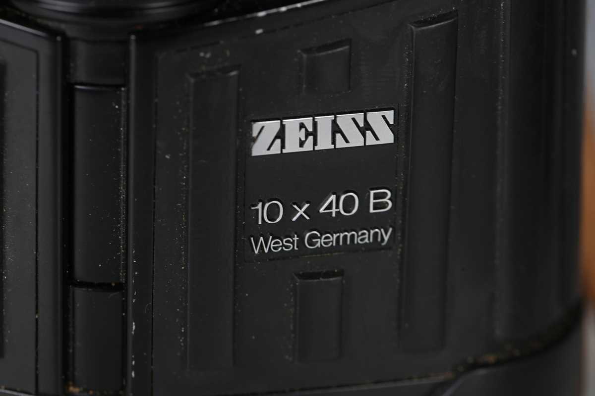A pair of Zeiss 10 x 40 B binoculars, with outer rubber casing, cased. - Image 3 of 9
