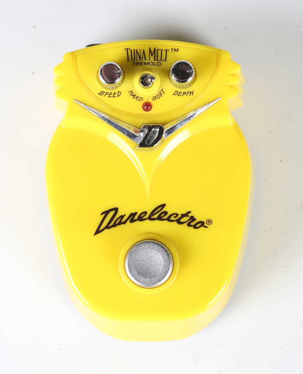 A Pro Co Rat guitar effects pedal, a Snarling Dogs SDP-1 pedal, a Danelectro Daddy O pedal, a - Image 8 of 11