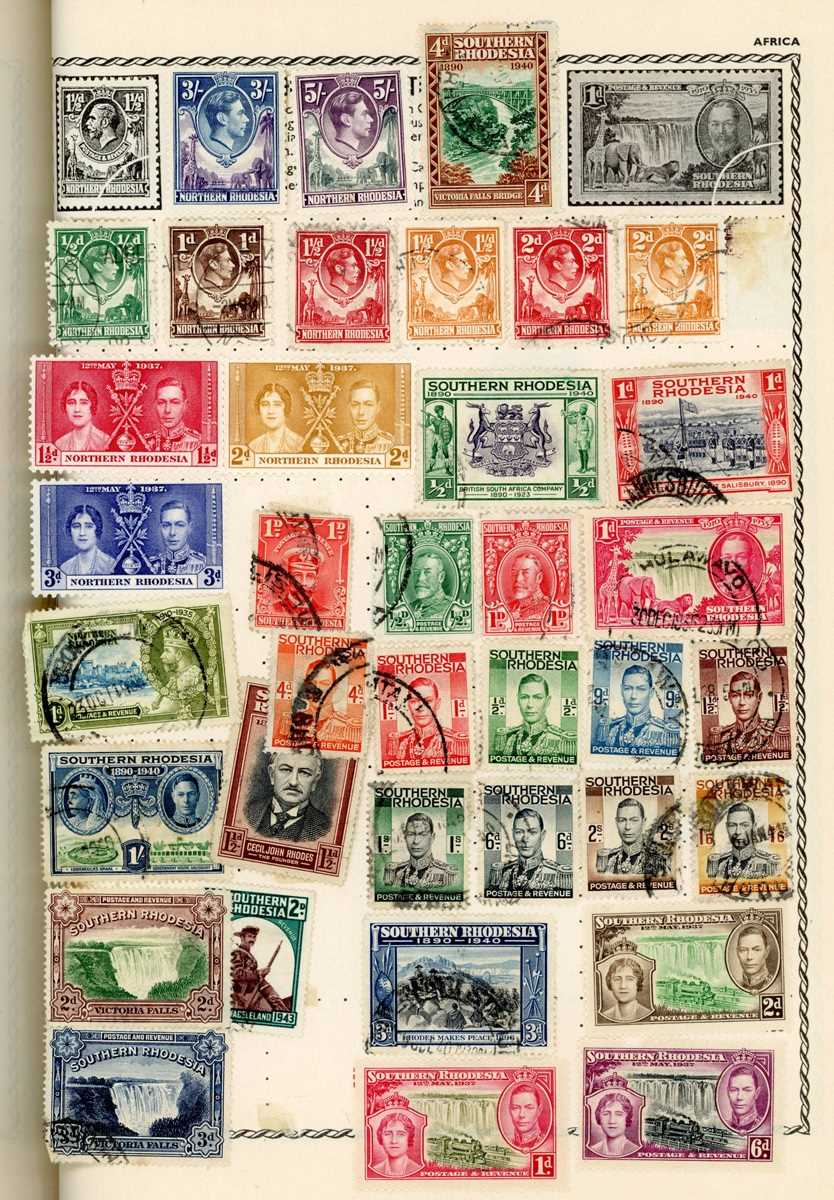 World stamps in Triumph album with Great Britain British Commonwealth, nothing after 1950s. - Bild 5 aus 5