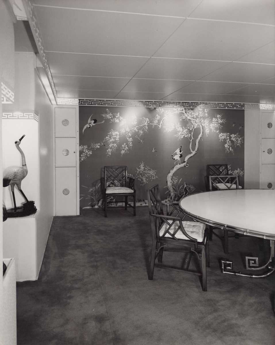 PHOTOGRAPHS. A collection of 17 gelatin sliver prints of the interior of the motor yacht M.Y. - Bild 9 aus 17