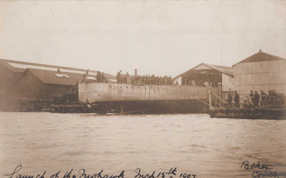 An album containing approximately 204 postcards of naval interest including portraits of ships and - Bild 4 aus 6