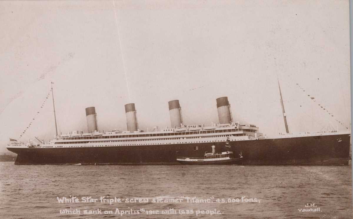 A group of four postcards relating to the Titanic, comprising two memorial song cards and two - Bild 2 aus 4