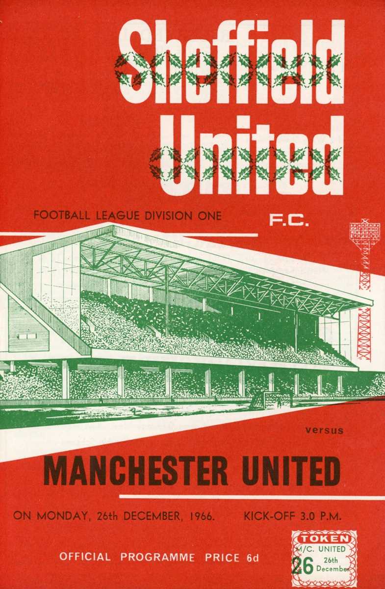 FOOTBALL PROGRAMMES. A collection of approximately 33 football programmes featuring Manchester - Image 5 of 5