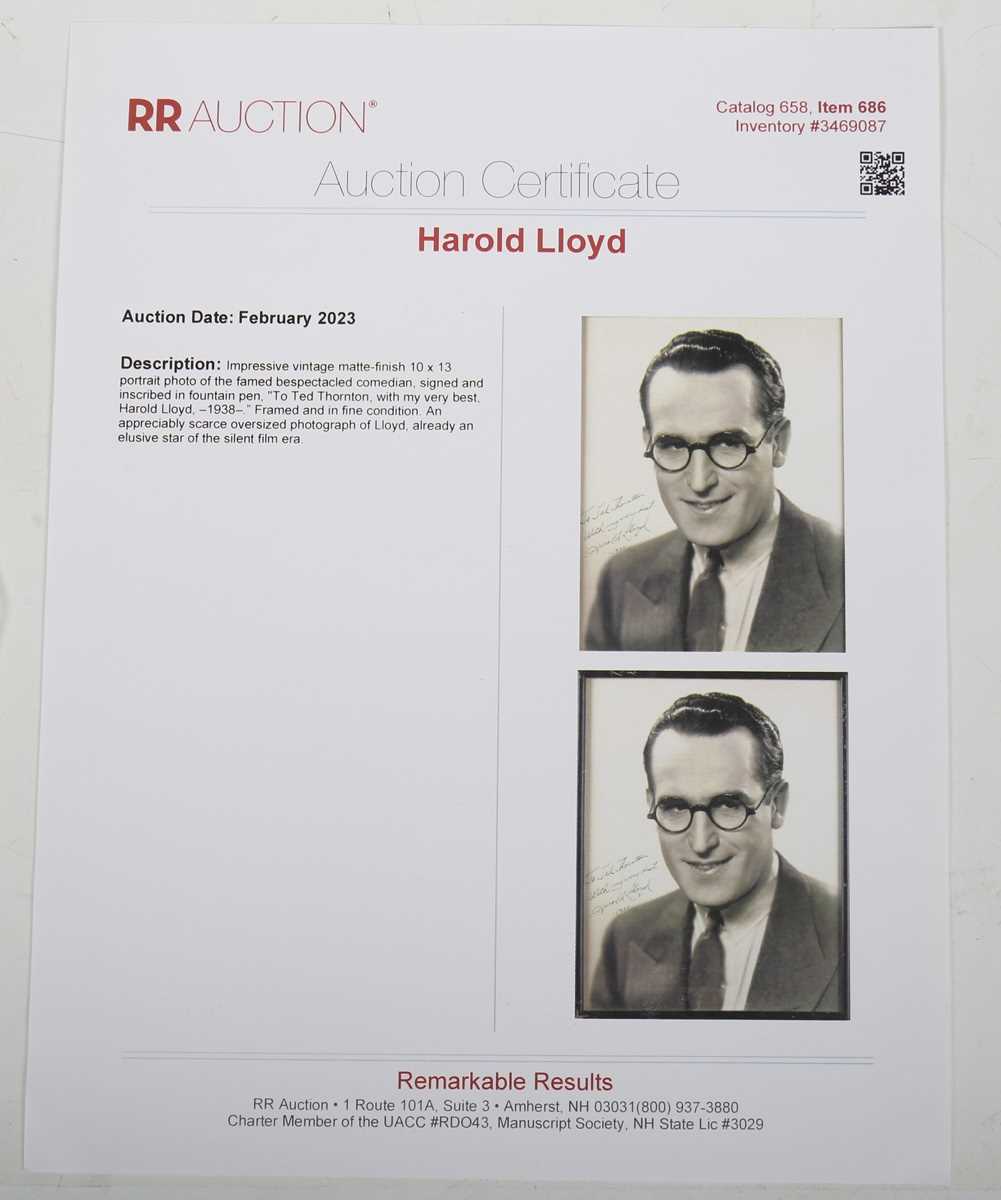 AUTOGRAPH. An autographed black and white oversized photograph signed by Harold Lloyd and - Bild 5 aus 5