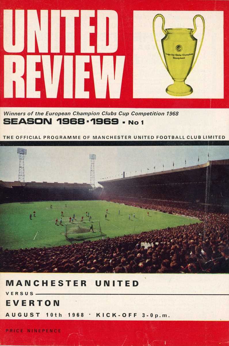 FOOTBALL PROGRAMMES. A collection of approximately 33 football programmes featuring Manchester - Bild 3 aus 5