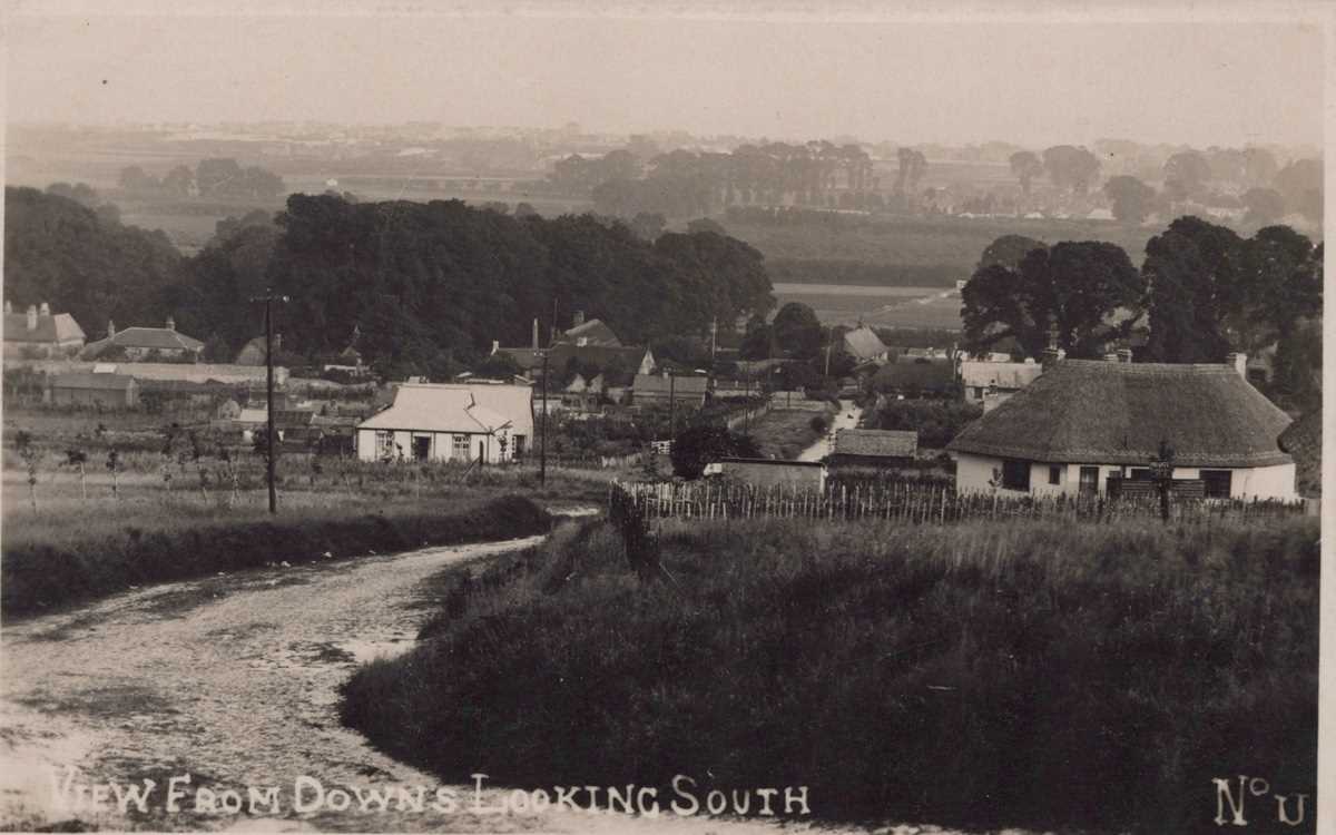 A collection of approximately 72 postcards of coastal West Sussex including postcards of - Bild 12 aus 15