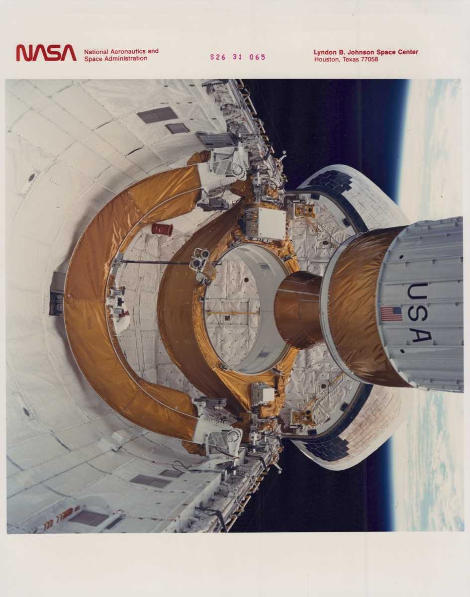 SPACE. A small group of five colour NASA-released portrait photographs of Space Shuttle astronauts - Image 10 of 17