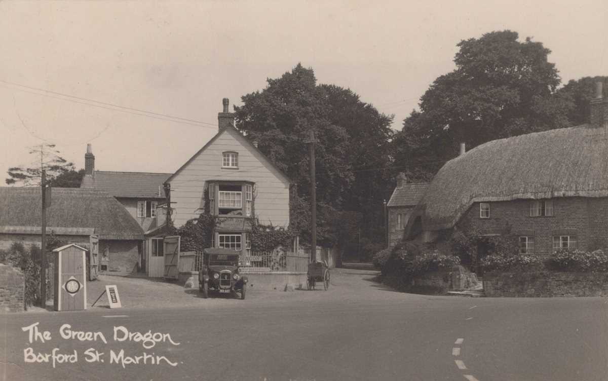 A collection of approximately 117 postcards of Wiltshire including photographic postcards titled ‘ - Bild 8 aus 10