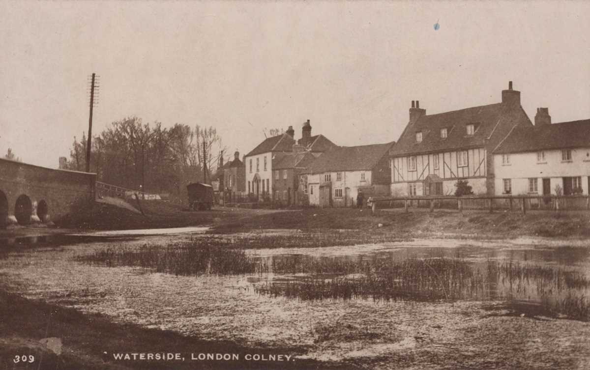 A collection of approximately 96 postcards of Hertfordshire including photographic postcards - Image 4 of 8