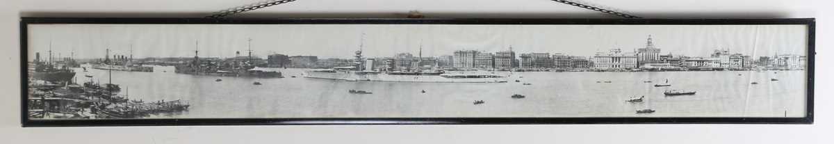 PHOTOGRAPHS. Two black and white photographs depicting panoramas of Shanghai harbour one titled ‘ - Bild 6 aus 9