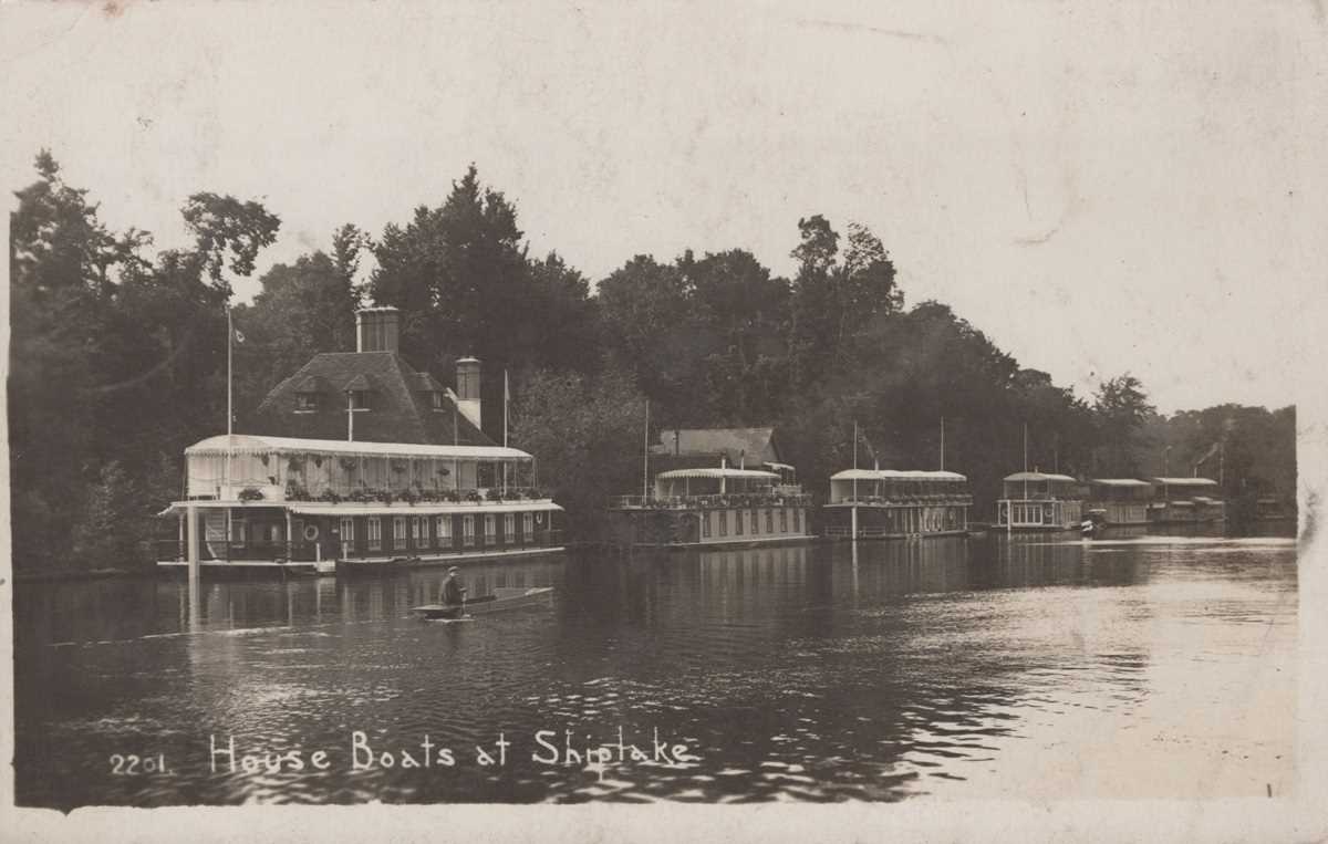 A collection of approximately 84 postcards of Oxfordshire including photographic postcards titled ‘ - Bild 9 aus 14