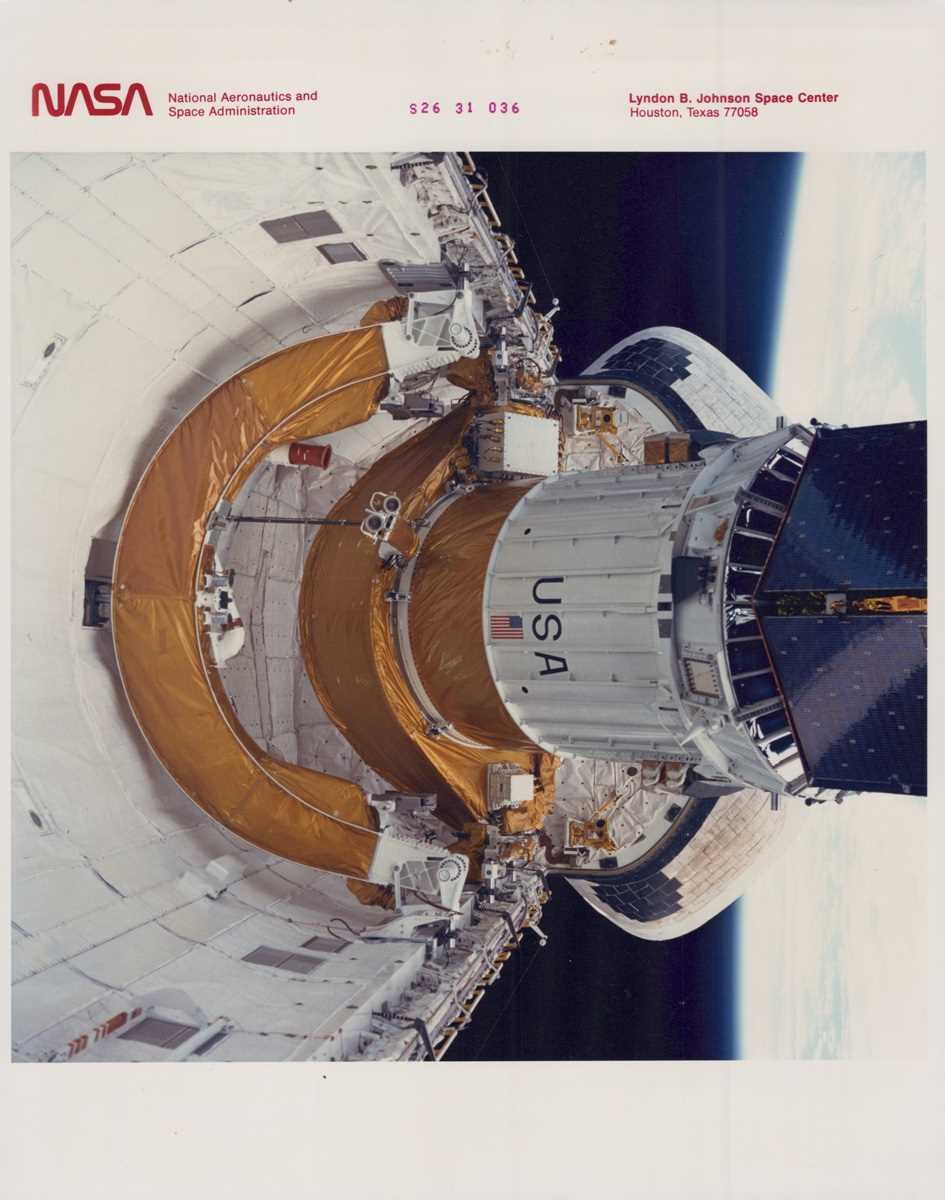 SPACE. A small group of five colour NASA-released portrait photographs of Space Shuttle astronauts - Image 9 of 17