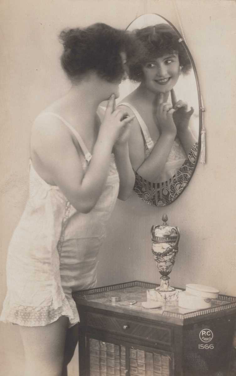 A collection of approximately 169 postcards of erotic or risqué interest, many collected in sets. - Image 10 of 11
