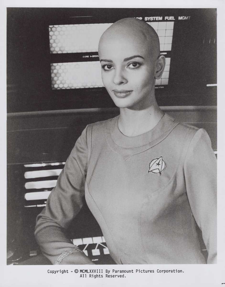 STAR TREK. A folder containing press material for the 1978 Star Trek Motion picture, including seven - Bild 5 aus 11