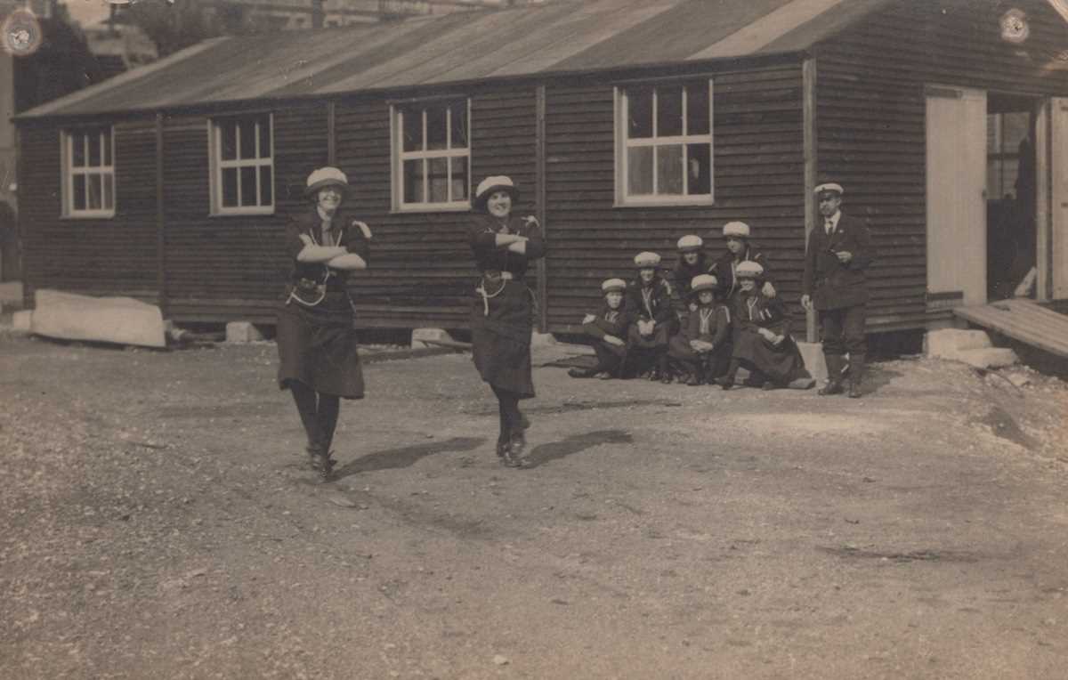 A collection of 16 photographic postcards of girl Sea Scouts. - Bild 7 aus 16