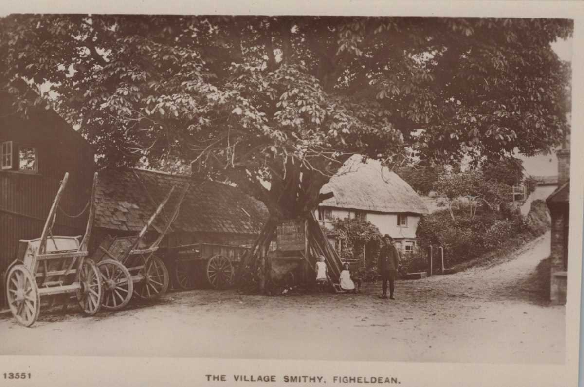 A collection of approximately 117 postcards of Wiltshire including photographic postcards titled ‘ - Bild 9 aus 10