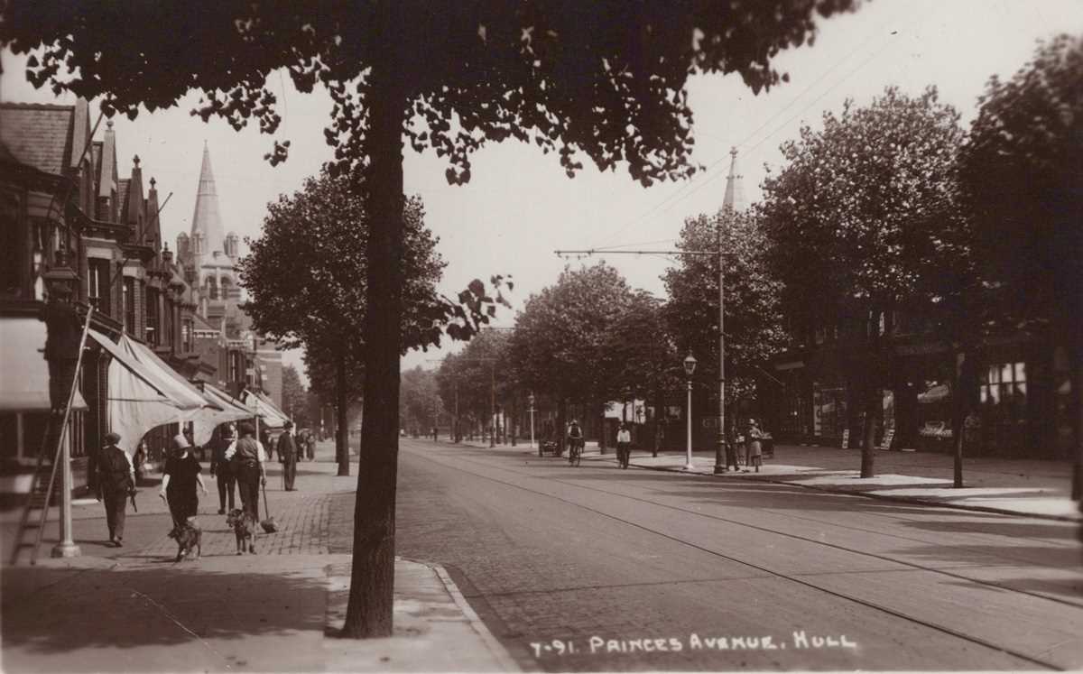 A collection of approximately 129 postcards of the North of England, including photographic - Bild 2 aus 8