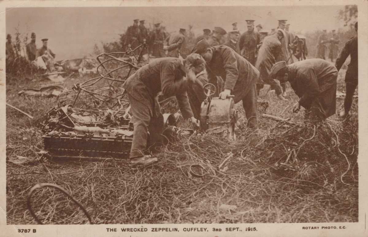 An album containing approximately 168 postcards of aviation interest, including photographic - Bild 7 aus 16