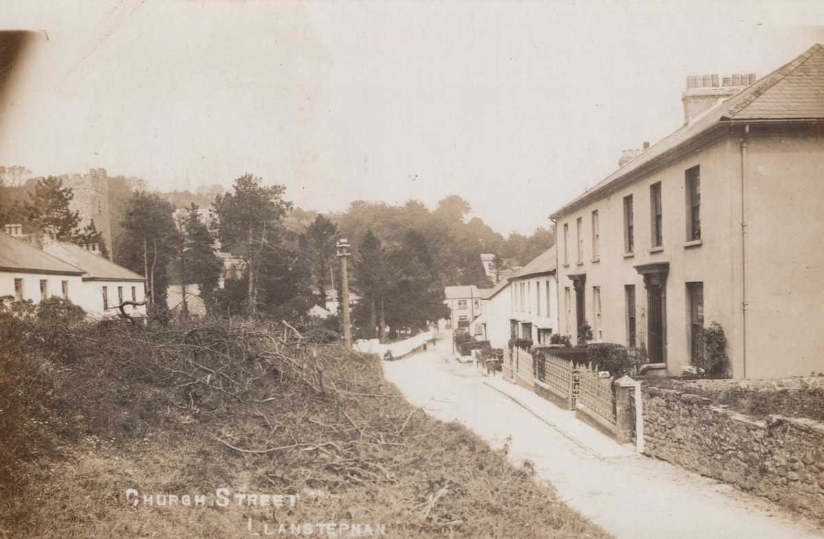 A collection of approximately 86 postcards of Wales, including photographic postcards titled ‘Six - Bild 7 aus 14