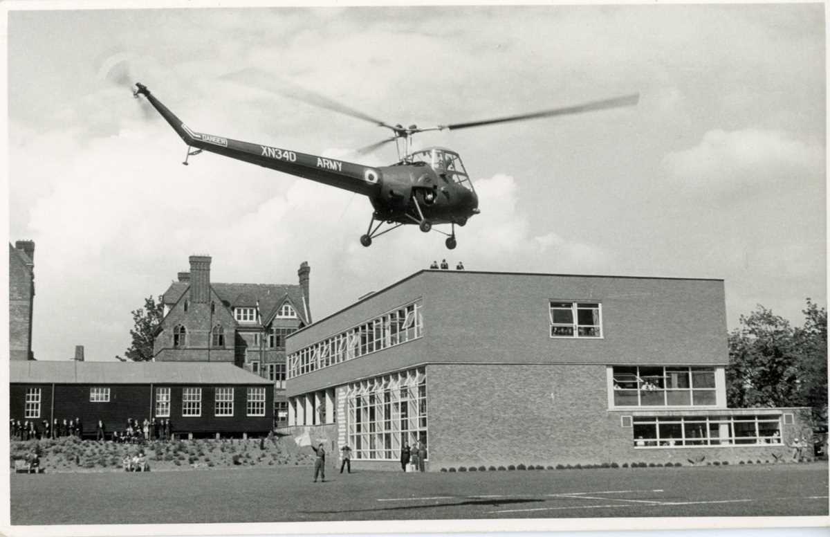 HELICOPTERS. Four albums containing photographs and ephemera relating to helicopters, together - Image 4 of 4