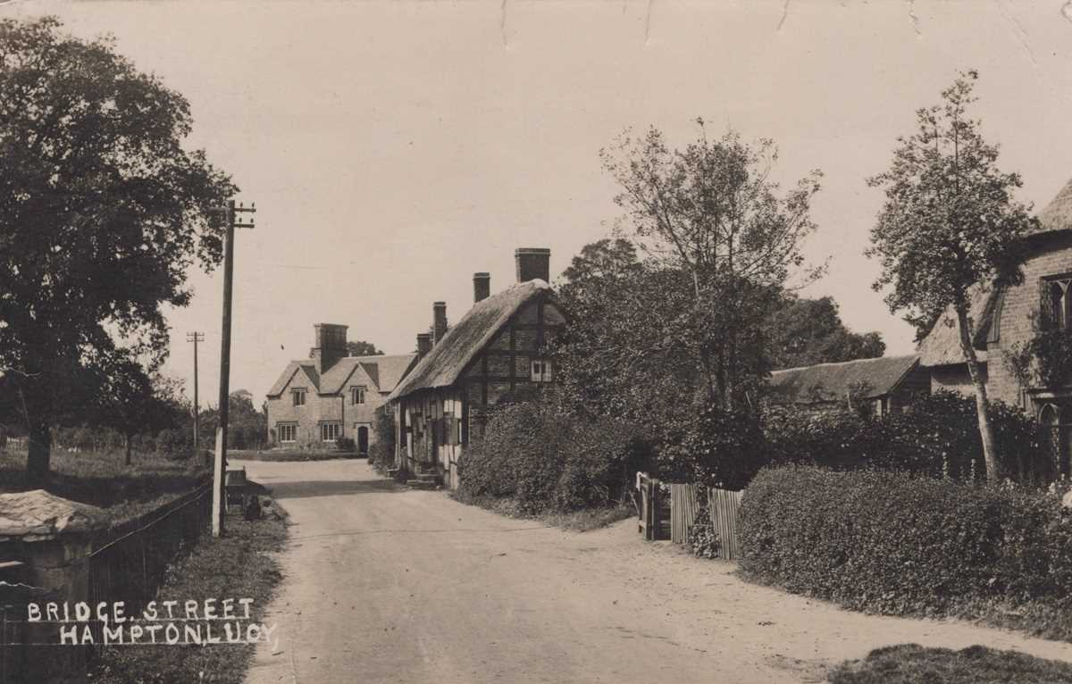 A collection of approximately 90 postcards of Warwickshire including photographic postcards - Bild 15 aus 15