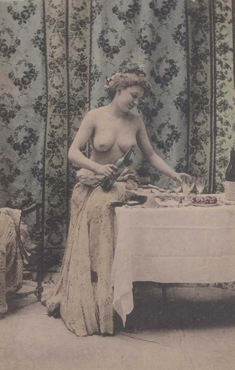 A collection of approximately 169 postcards of erotic or risqué interest, many collected in sets. - Image 8 of 11