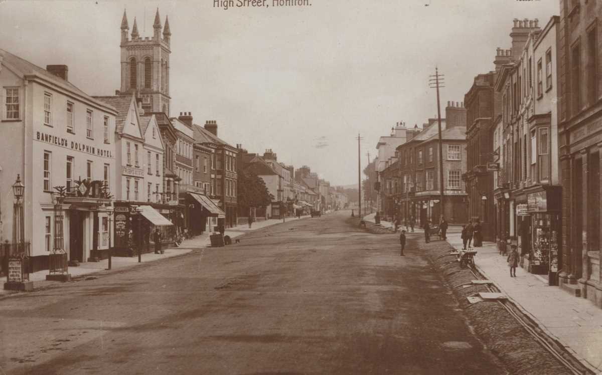 A collection of approximately 99 postcards of Devon including photographic postcards titled ‘Fore - Image 6 of 10