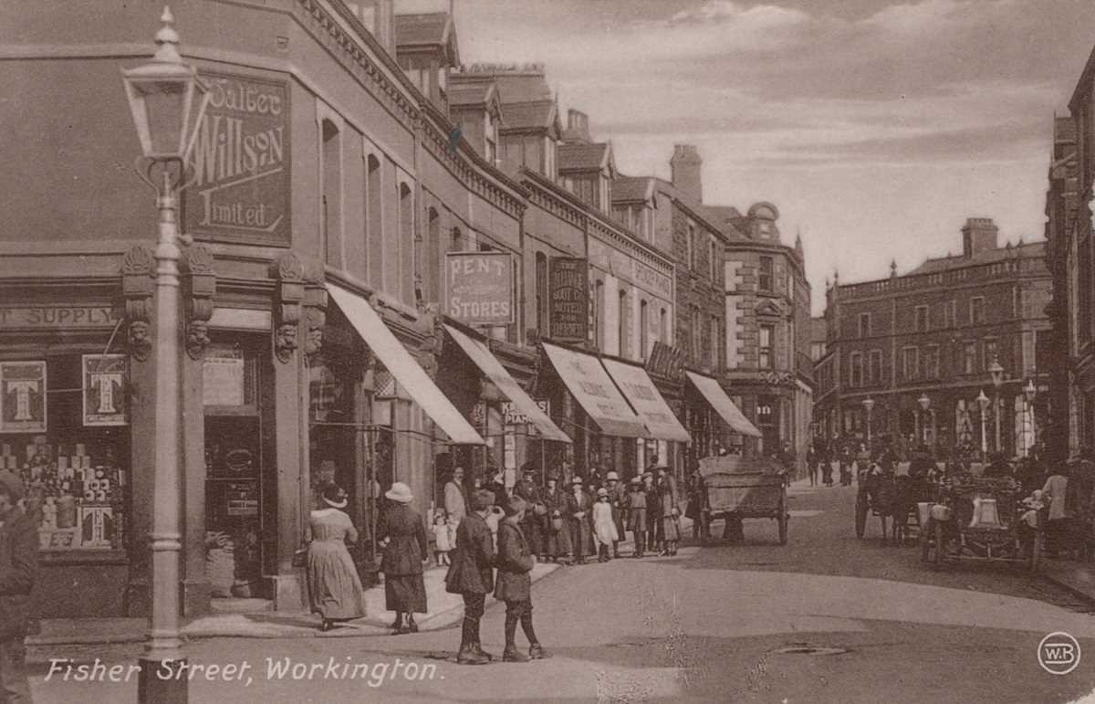 A collection of approximately 129 postcards of the North of England, including photographic - Bild 6 aus 8