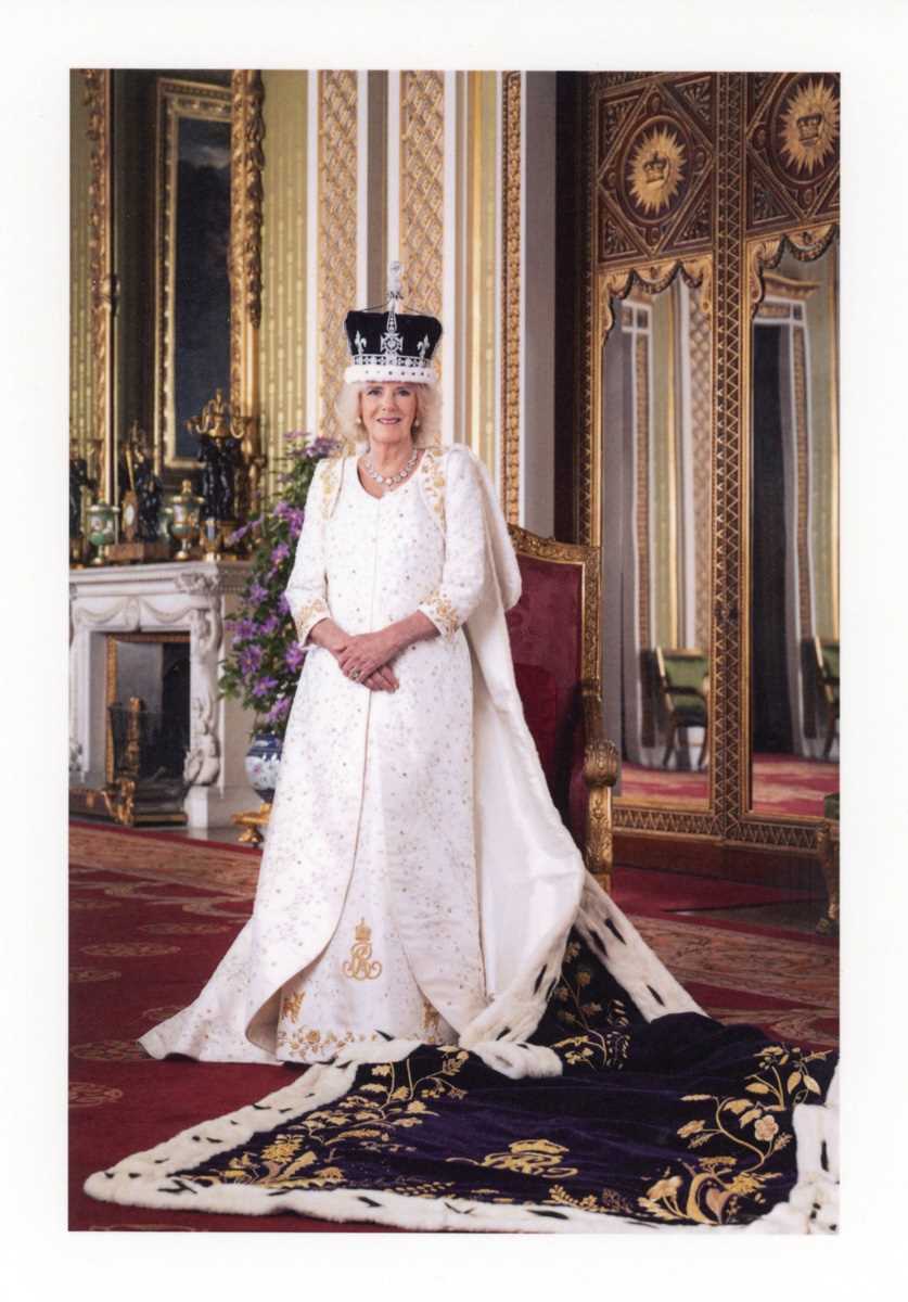 ROYALTY. An Autographed Editions HRH Prince Michael of Kent signed First Day Cover, a Christmas card - Bild 4 aus 8