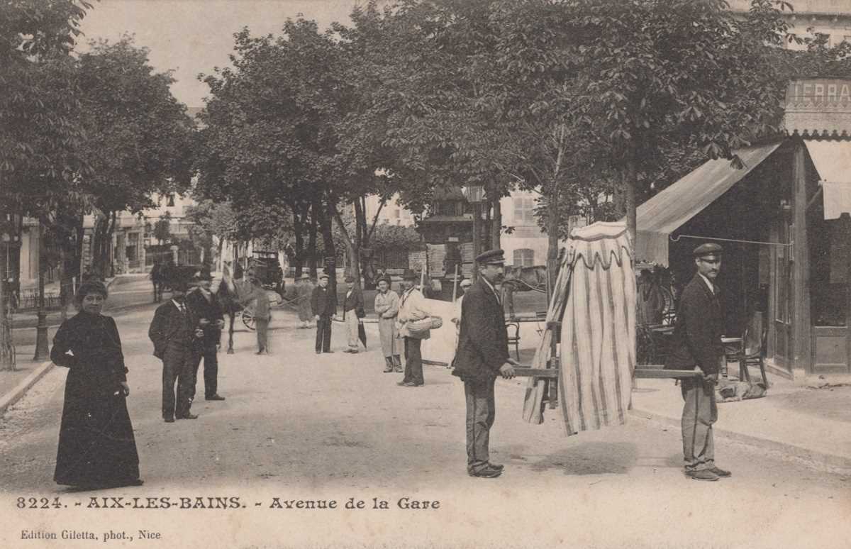 An album containing approximately 193 postcards of France including some published by L.L. - Bild 3 aus 4