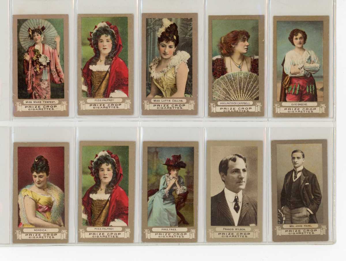 An album containing Stephen Mitchell cigarette cards, including a set of 50 ‘Famous Scots’, a - Bild 7 aus 7