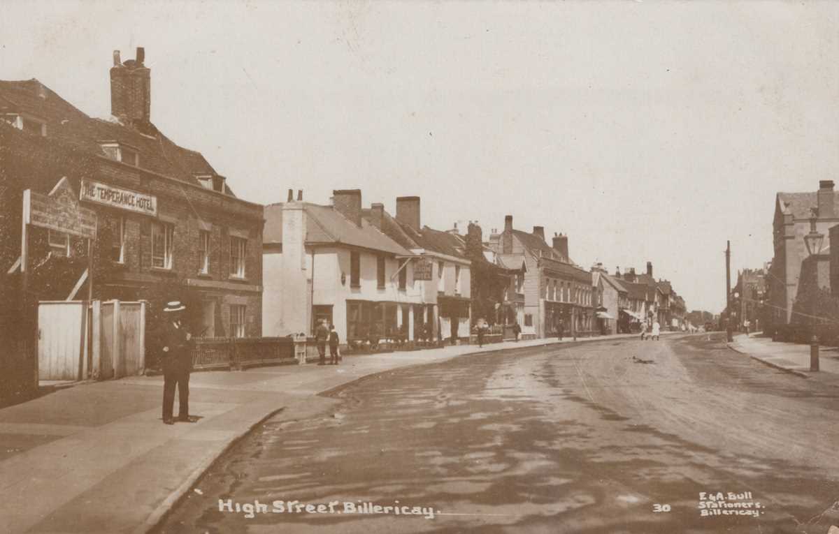 A collection of 40 postcards of Essex including photographic postcards titled ‘H.R.H. The Duke of - Bild 4 aus 9