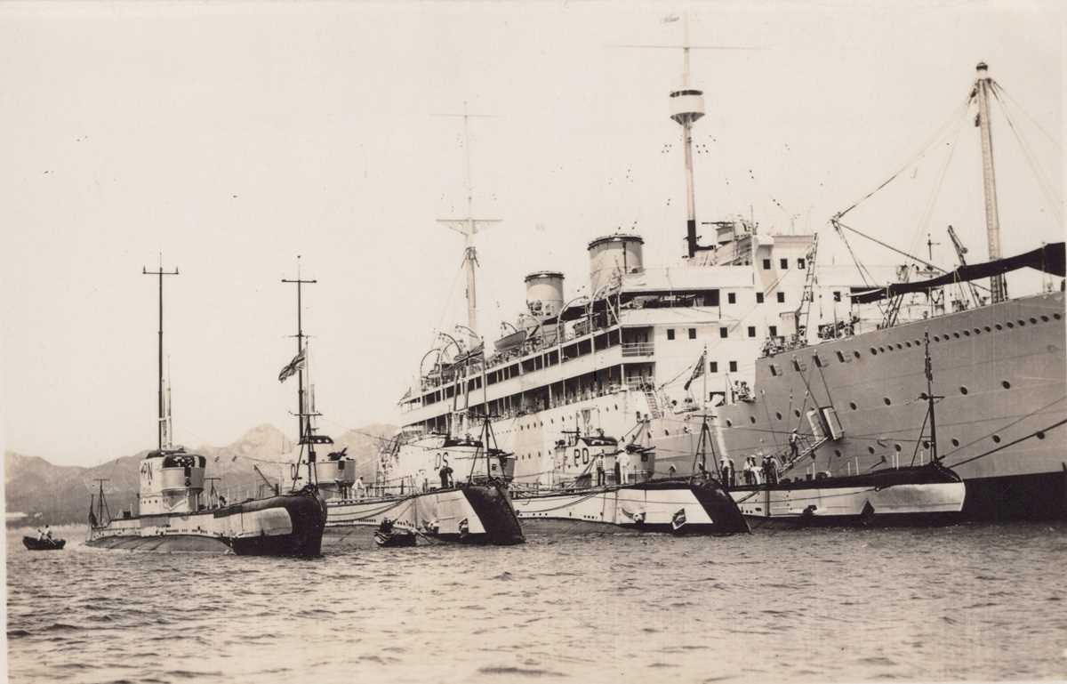 An album containing approximately 46 postcards and numerous photographs of naval interest, the - Bild 5 aus 5