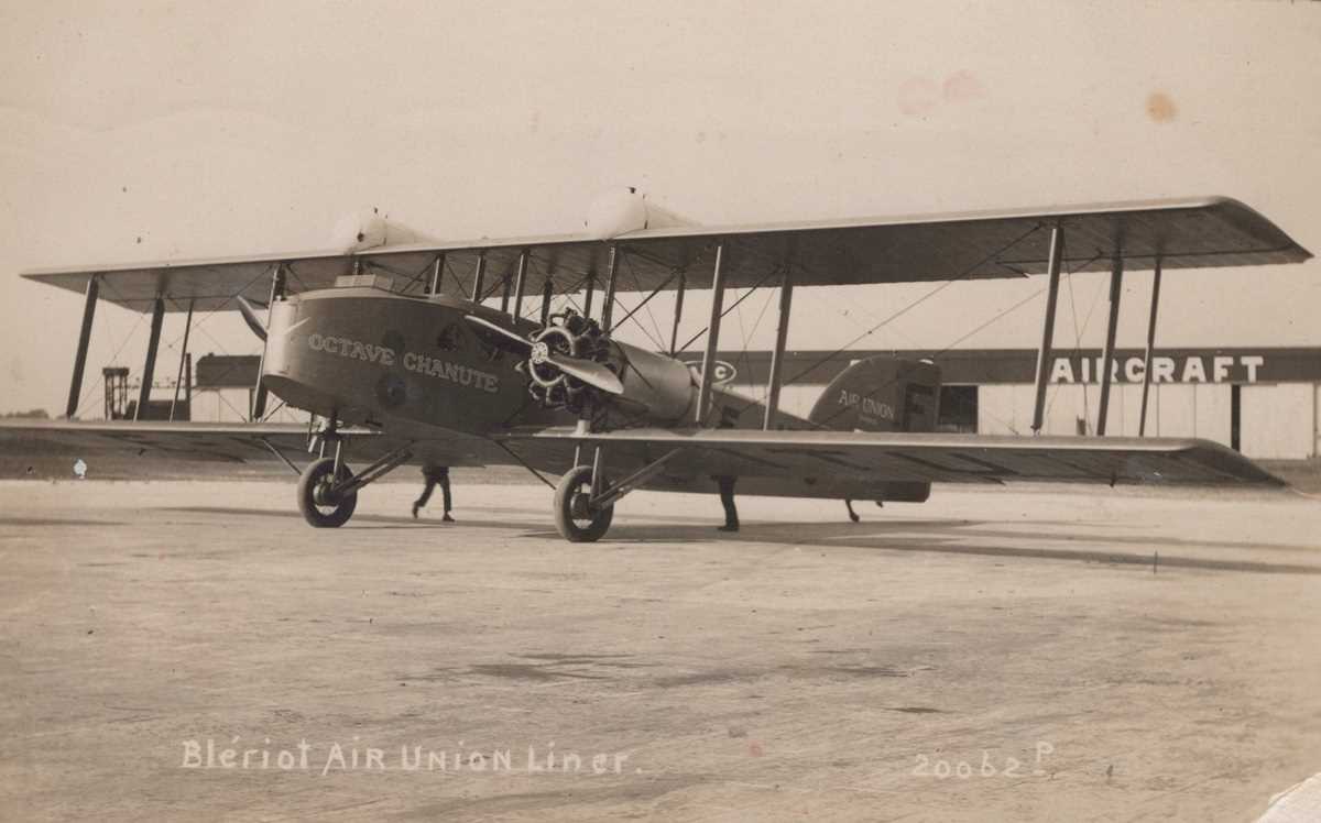 An album containing approximately 52 postcards of aviation interest and 10 aircraft identification - Bild 3 aus 10