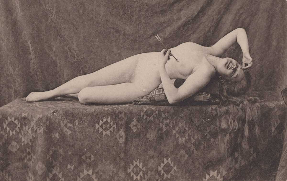 A collection of 25 postcards of erotic or risqué interest, some photographic. - Image 5 of 10