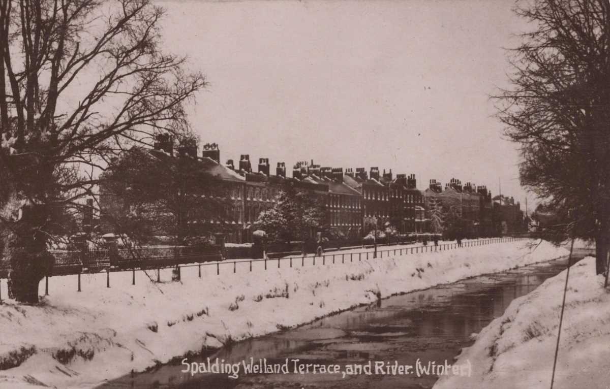 A collection of approximately 133 postcards of Lincolnshire including photographic postcards - Bild 3 aus 10