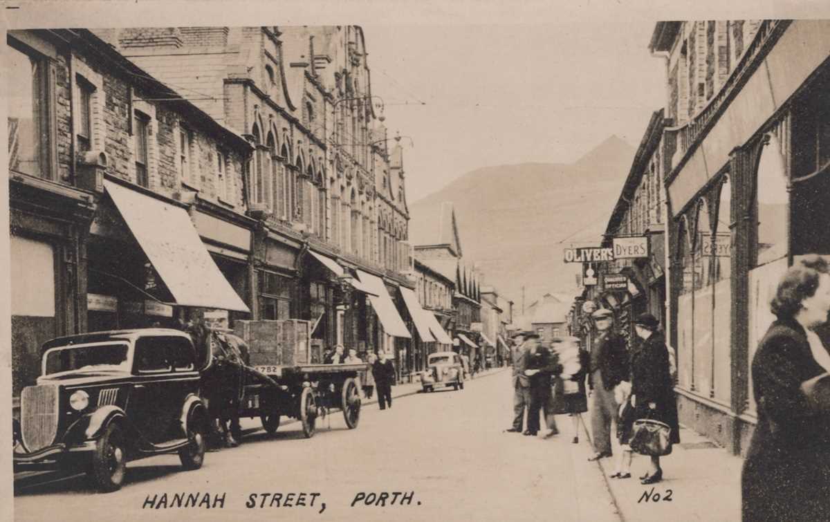 A collection of approximately 86 postcards of Wales, including photographic postcards titled ‘Six - Bild 3 aus 14