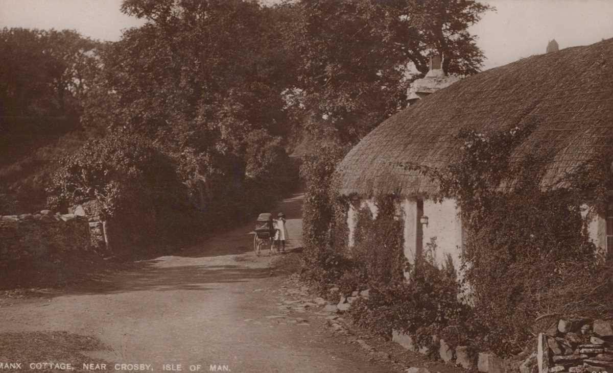 A collection of approximately 160 postcards of Ireland, Scotland and the Isle of Man. - Bild 3 aus 7