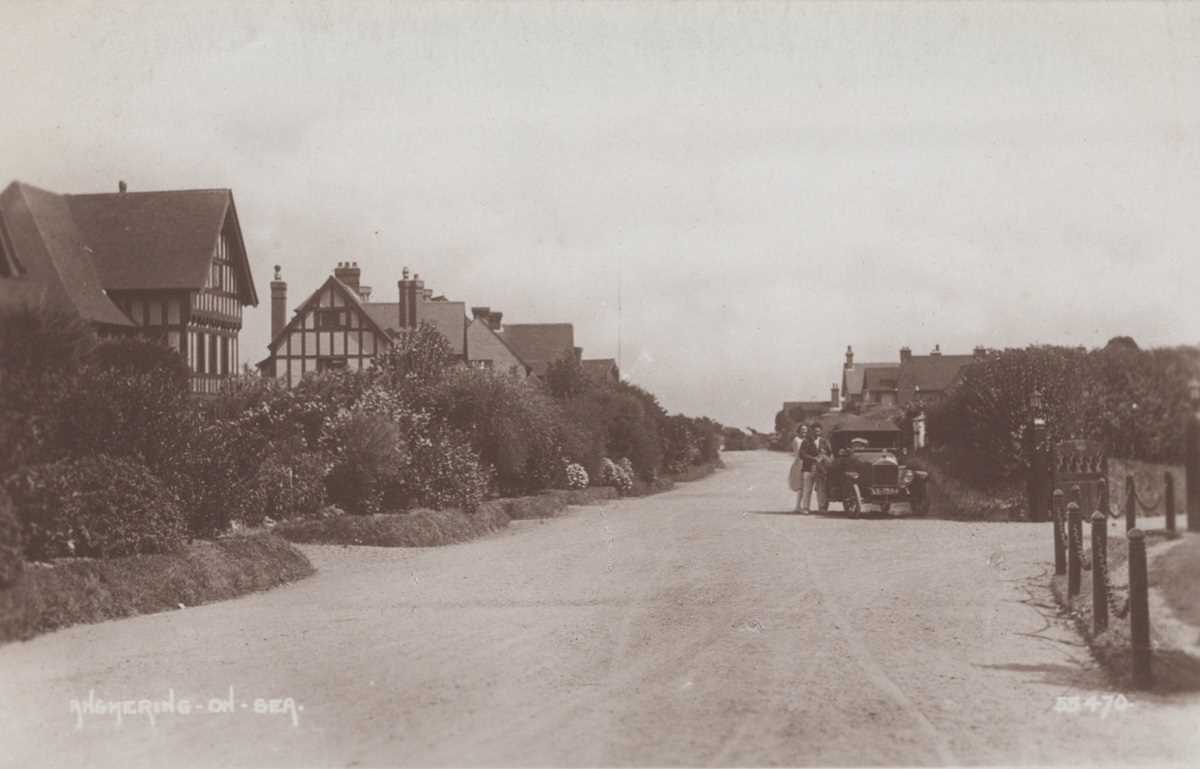 A collection of approximately 72 postcards of coastal West Sussex including postcards of - Bild 6 aus 15