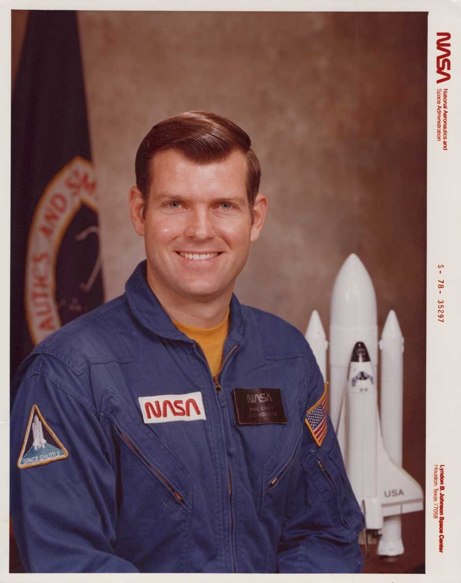 SPACE. A small group of five colour NASA-released portrait photographs of Space Shuttle astronauts - Image 8 of 17