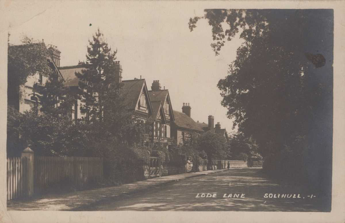 A collection of approximately 90 postcards of Warwickshire including photographic postcards - Bild 12 aus 15