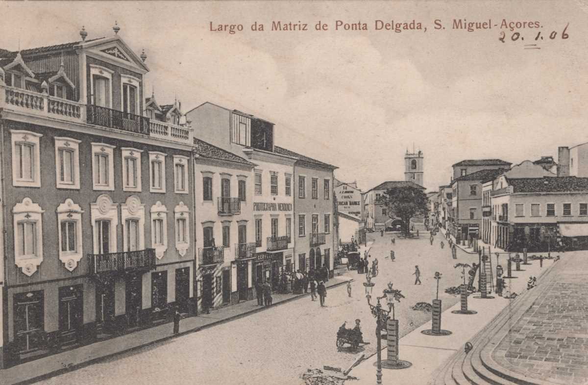 A collection of approximately 60 postcards of Spain and Portugal. - Image 3 of 8