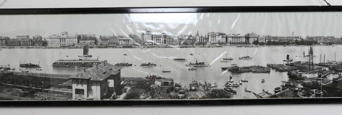 PHOTOGRAPHS. Two black and white photographs depicting panoramas of Shanghai harbour one titled ‘ - Bild 4 aus 9